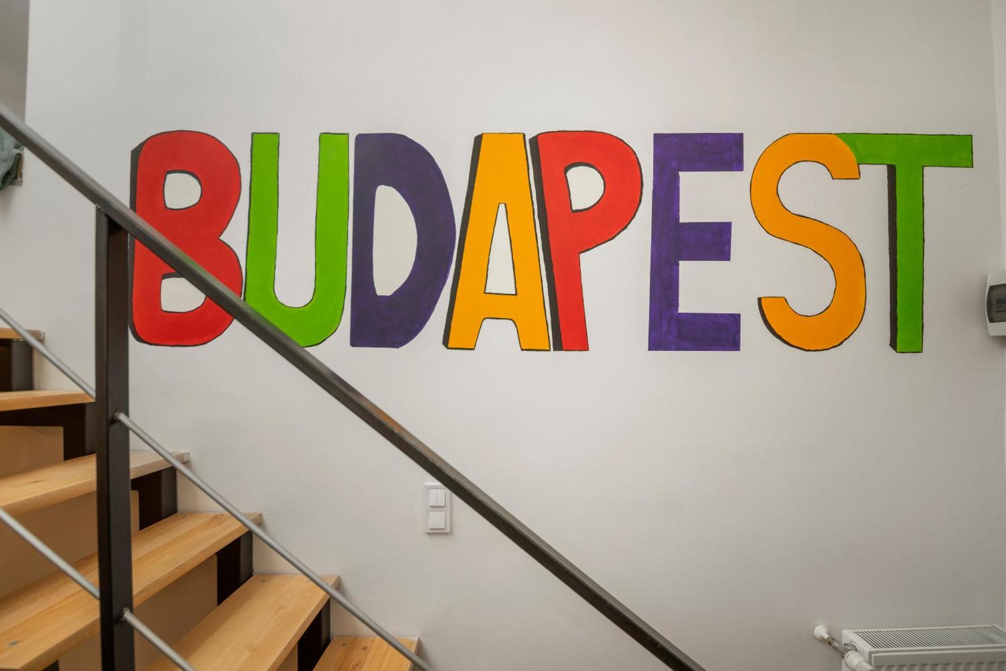Colourful Apartments In The Party District Budapest Luaran gambar